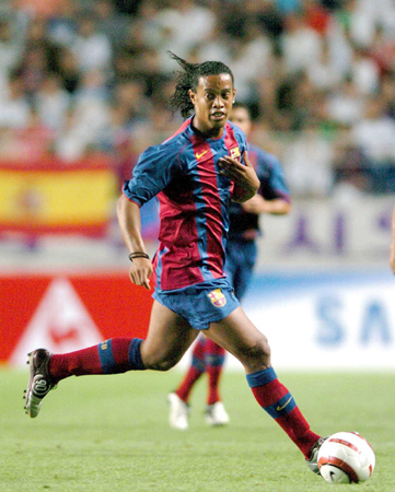 而三人的持 而三人的持