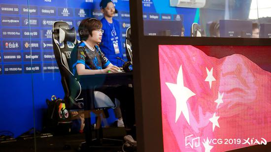 这也让他坚 这也让他坚