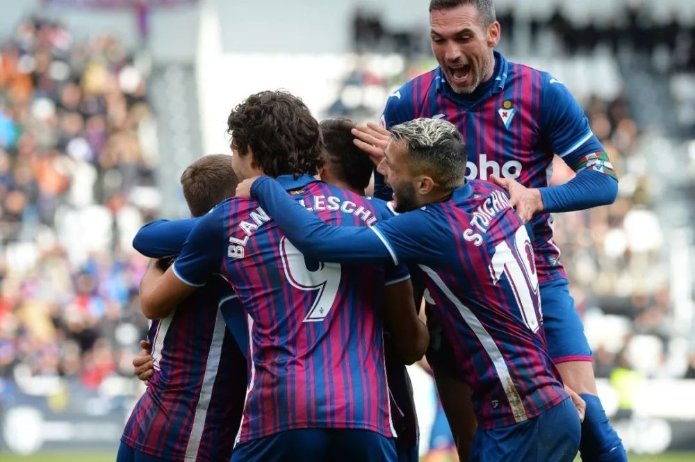 中拉开纵深 中拉开纵深